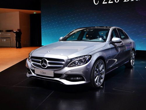 奔馳安全警示 部分進口C級與E級汽車被召回，車主應如何應對？